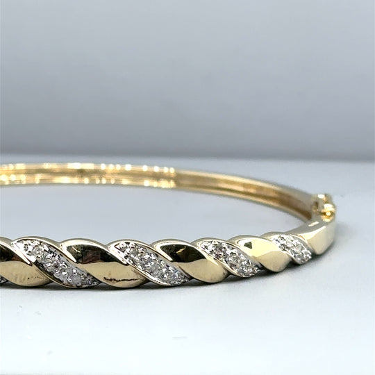 9ct Yellow Gold Diamond Set Bangle (c. 0.15 - 0.20ct)