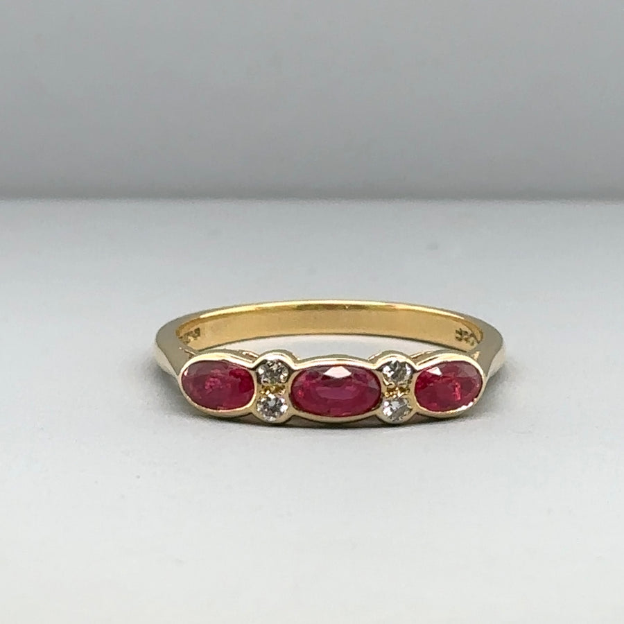 18ct Yellow Gold Diamond and Red Topaz Ring - Size P