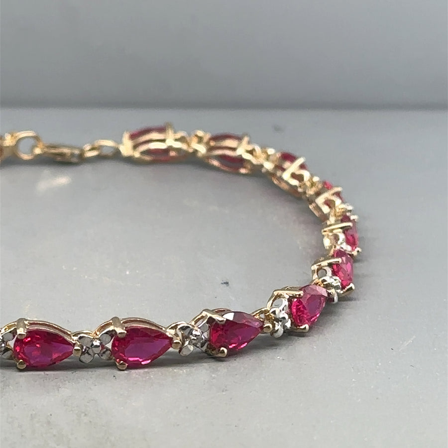 9ct Yellow Gold Pink Topaz Bracelet