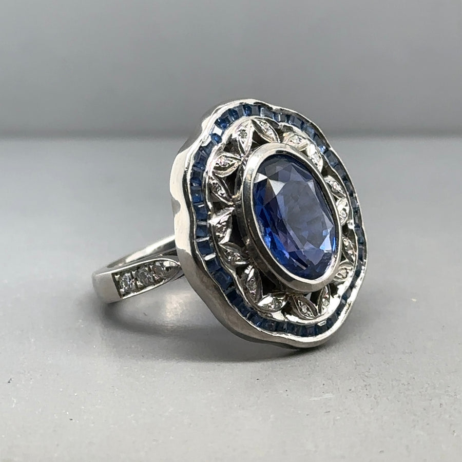 18ct White Gold Diamond and Sapphire Ring - Size L