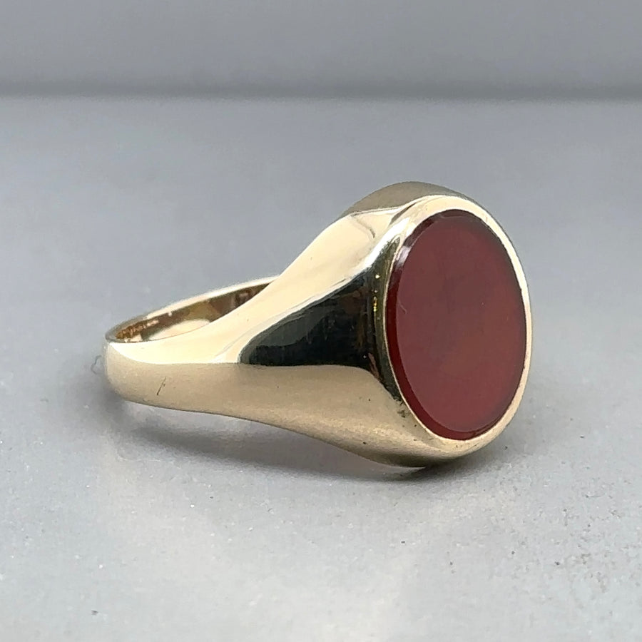 9ct Yellow Gold Red Onyx Ring - Size S