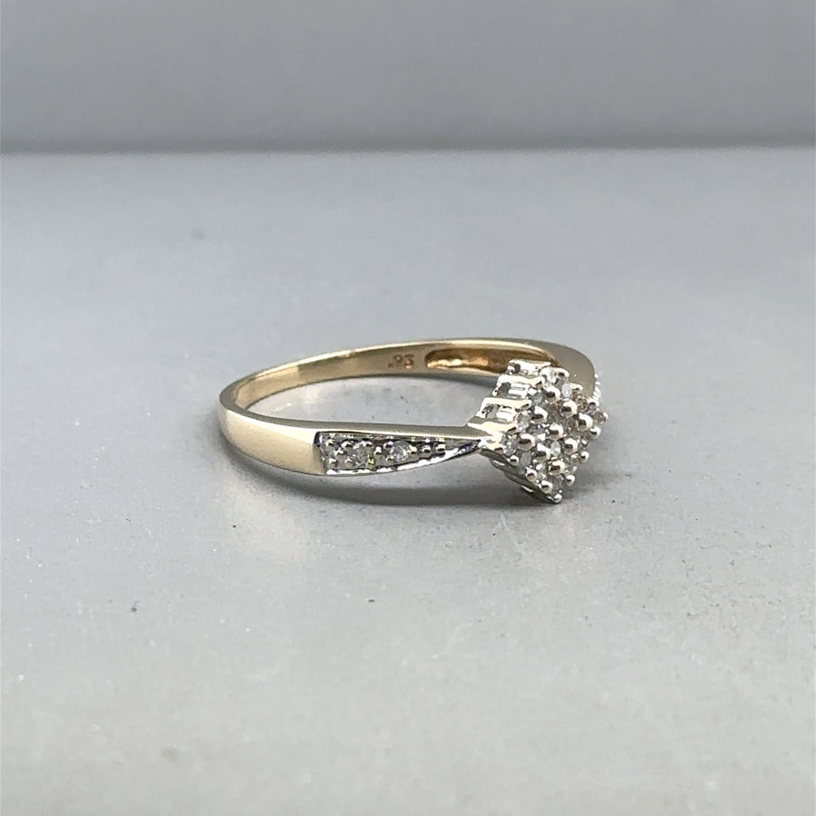 9ct Yellow Gold Diamond Ring (c. 0.25ct) - Size Q