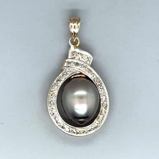 9ct Yellow Gold Cultured Pearl and Diamond Fancy Pendant (c. 0.30 - 0.35ct)