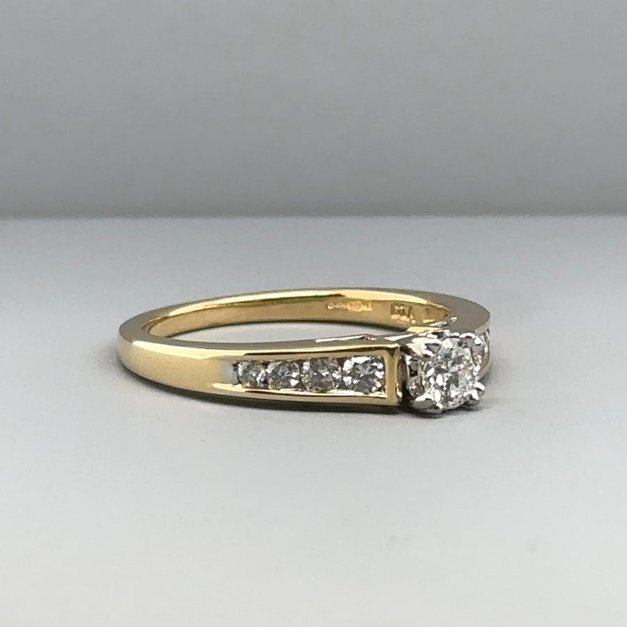 18ct Yellow Gold Single Stone Diamond Ring with Diamond Shoulders (c. 0.60ct) - Size P