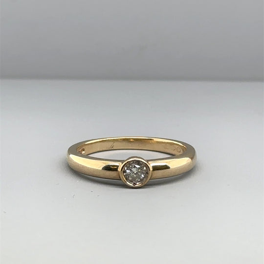 9ct Yellow Gold Single Stone Diamond Ring - Size P 1/2
