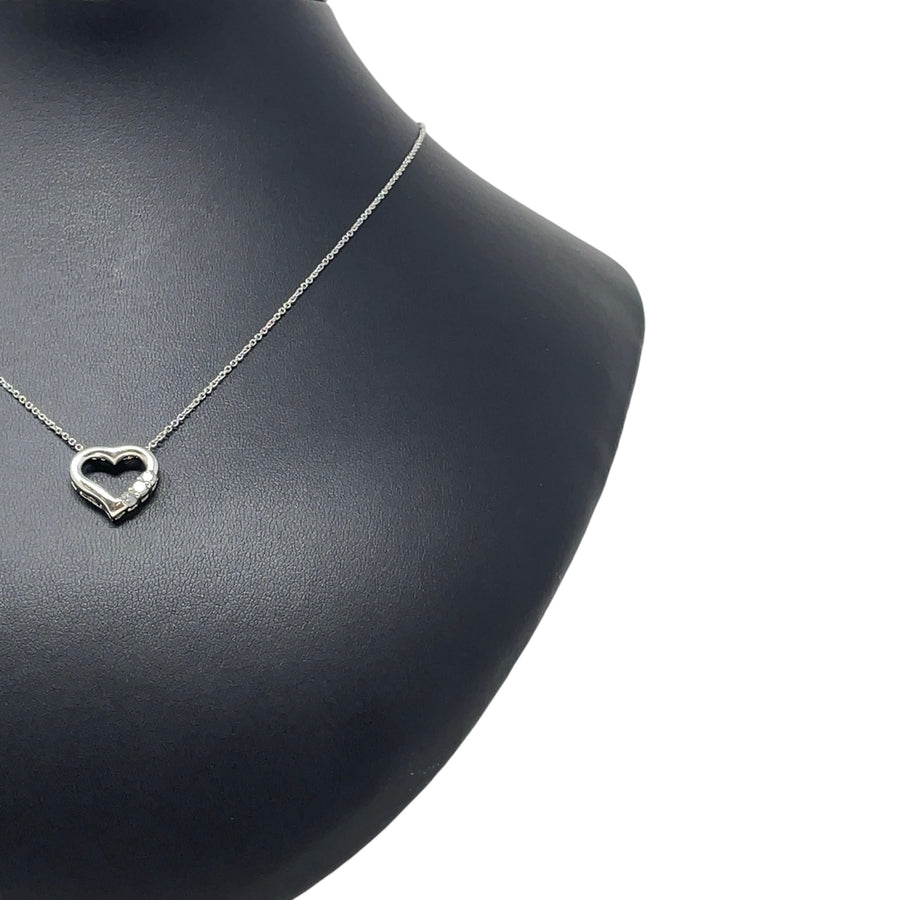 9ct White Gold Diamond Heart Pendant and Chain (c. 0.20 - 0.25ct) (19")