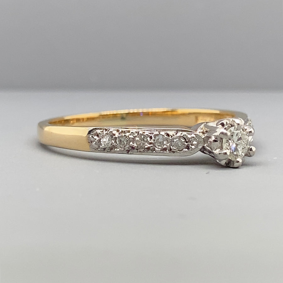 14ct Yellow Gold Single Stone and Diamond Shoulders Ring (c. 0.32ct) - Size W