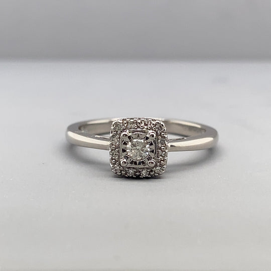 9ct White Gold Diamond Custer Ring - Size M 1/2