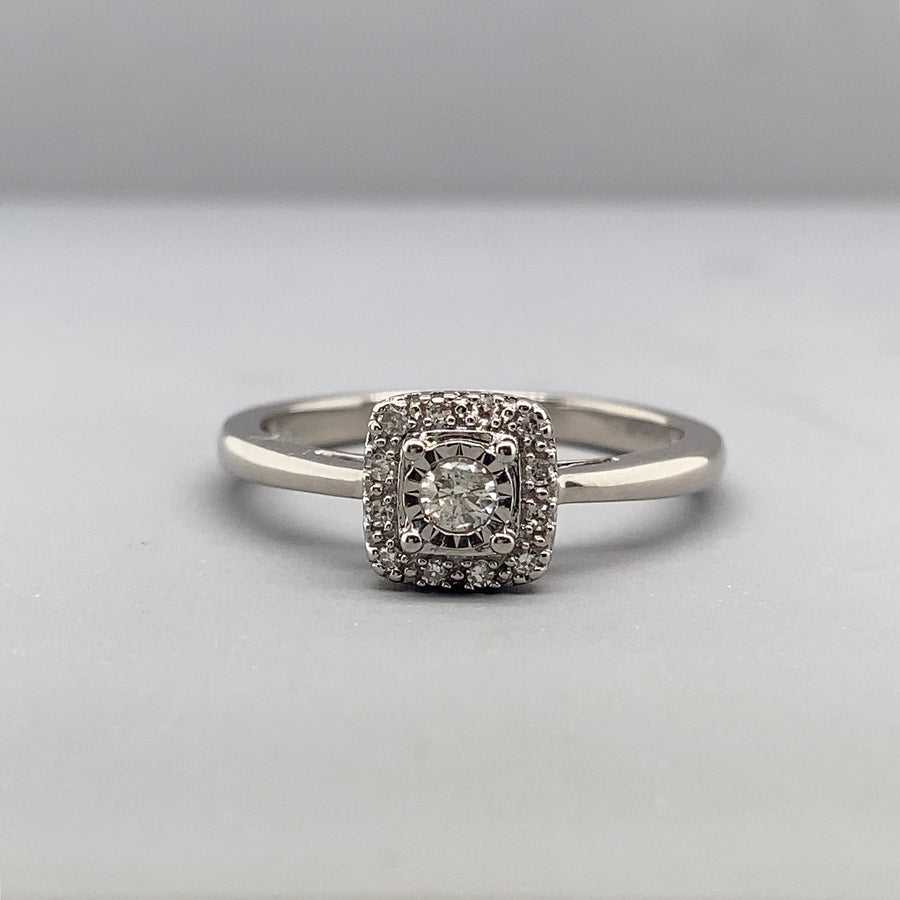 9ct White Gold Diamond Custer Ring - Size M 1/2