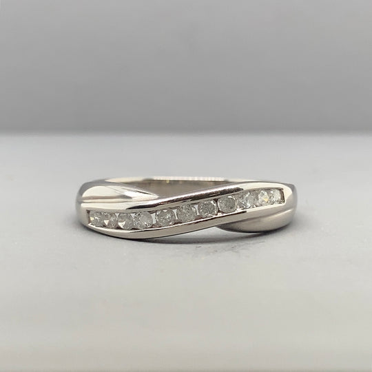 9ct White Gold Diamond Crossover Style Ring (c. 0.25ct) - Size P