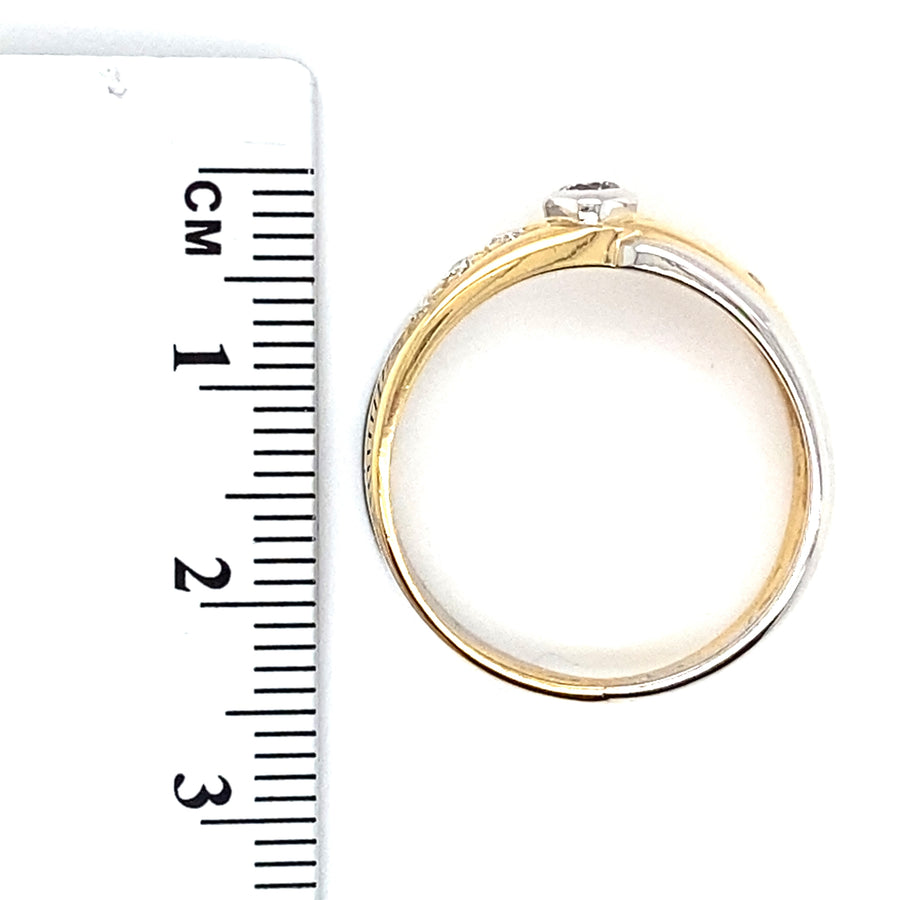 18ct Bi-Colour Crossover Diamond Ring (c. 0.29ct) - Size R