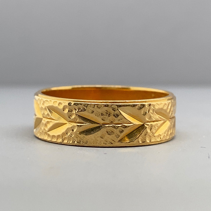 18ct Yellow Gold Patterned Band Ring - Size M
