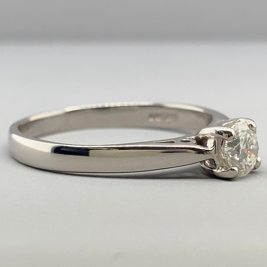 18ct White Gold Single Stone Diamond Ring (c. 0.40ct) - Size P 1/2