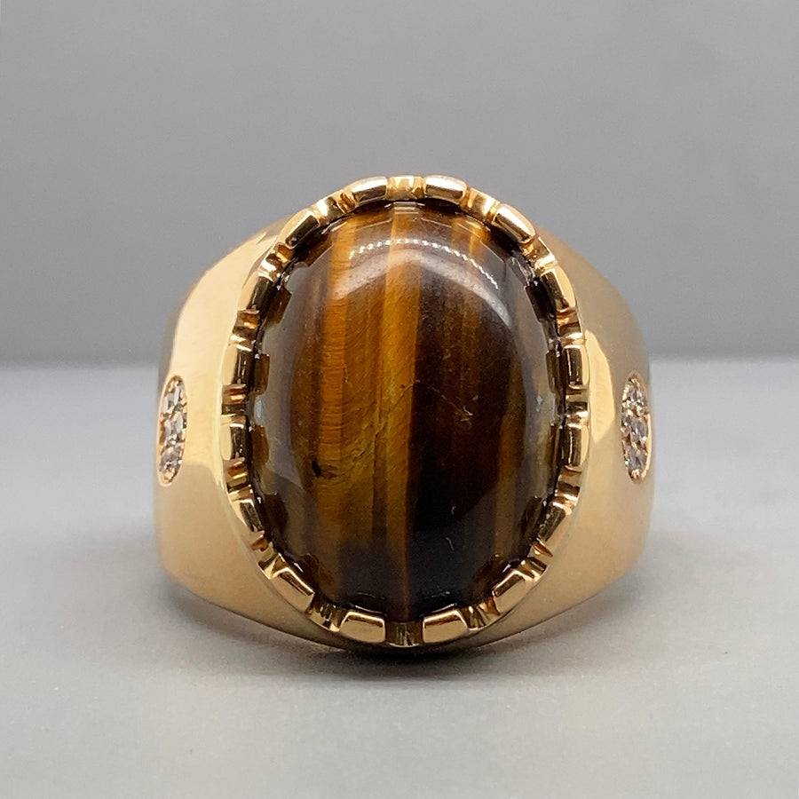 18ct Yellow Gold Tigers Eye Ring and Diamond Shoulders (c. 0.15ct) - Size X 1/2