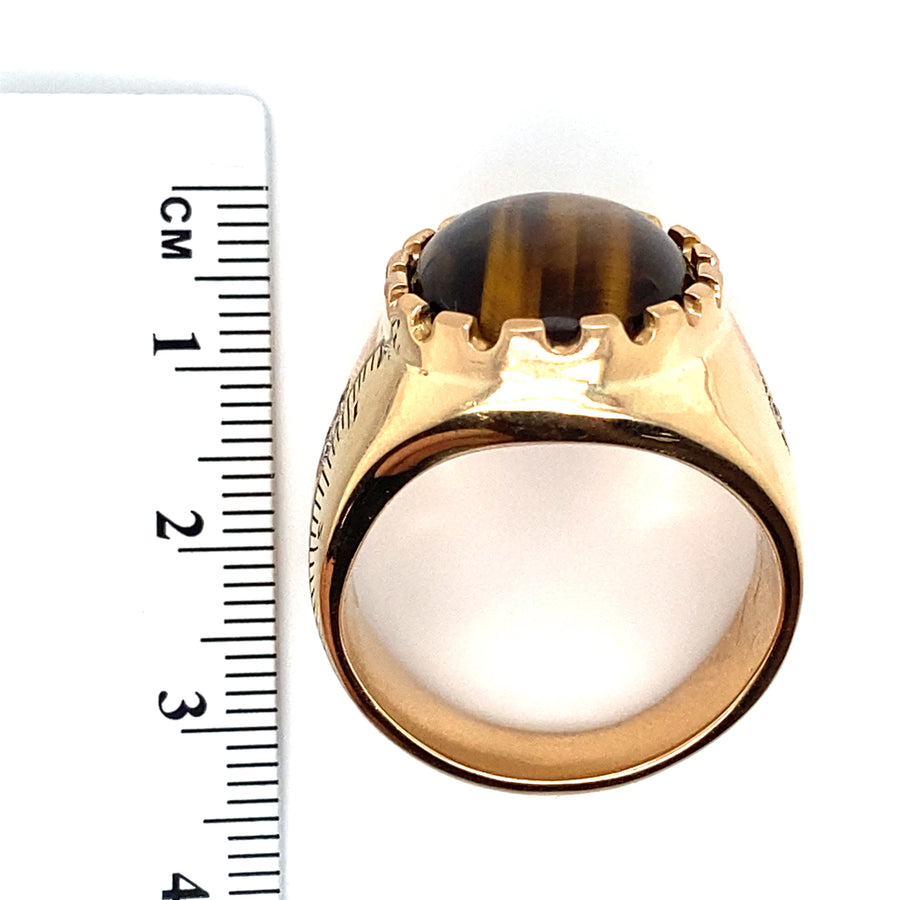 18ct Yellow Gold Tigers Eye Ring and Diamond Shoulders (c. 0.15ct) - Size X 1/2