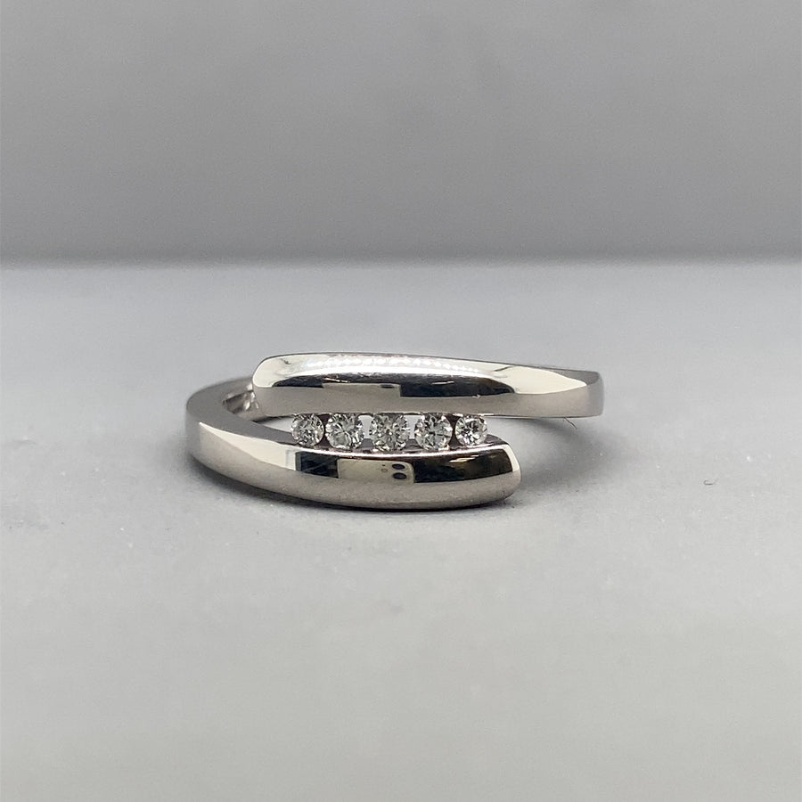 9ct White Gold Diamond Ring - Size K