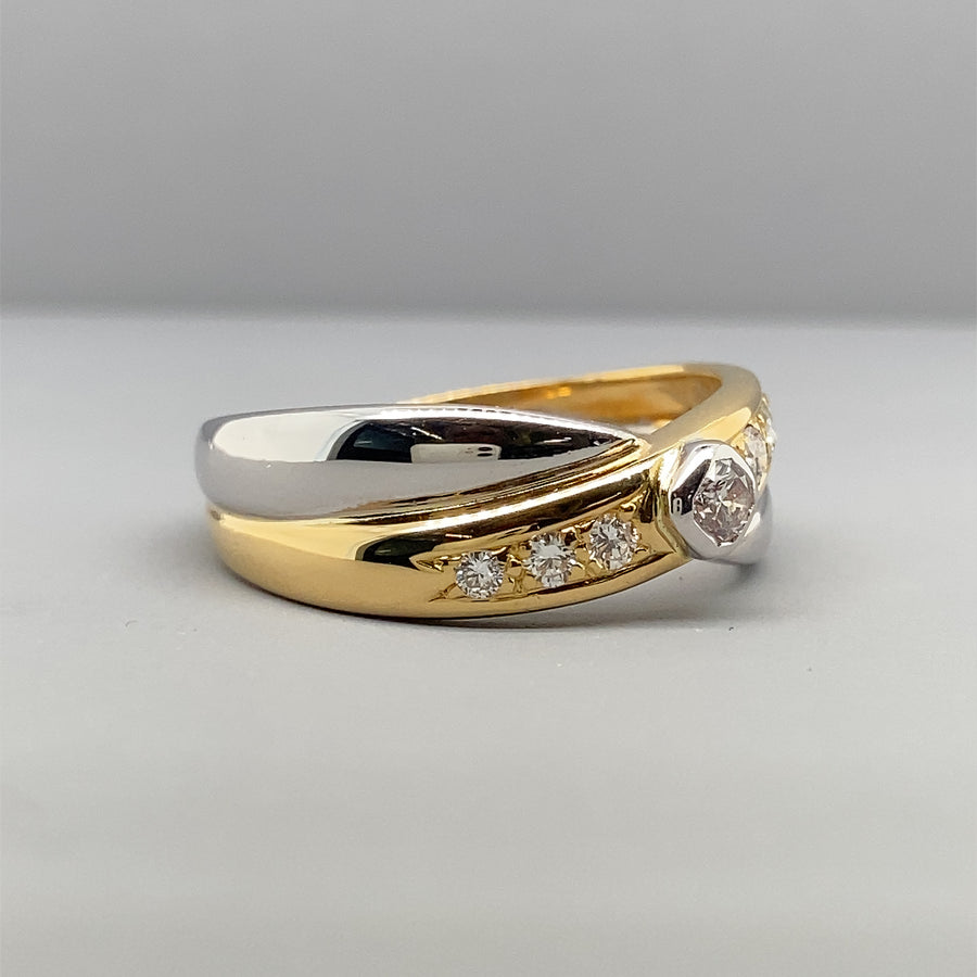 18ct Bi-Colour Crossover Diamond Ring (c. 0.29ct) - Size R