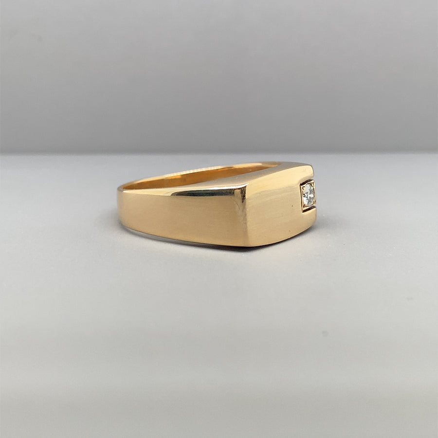 9ct Yellow Gold Single Stone Diamond Signet Ring - Size V 1/2