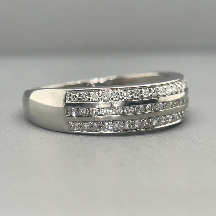 18ct White Gold Diamond Set Band Ring (c. 0.34ct) - Size P 1/2