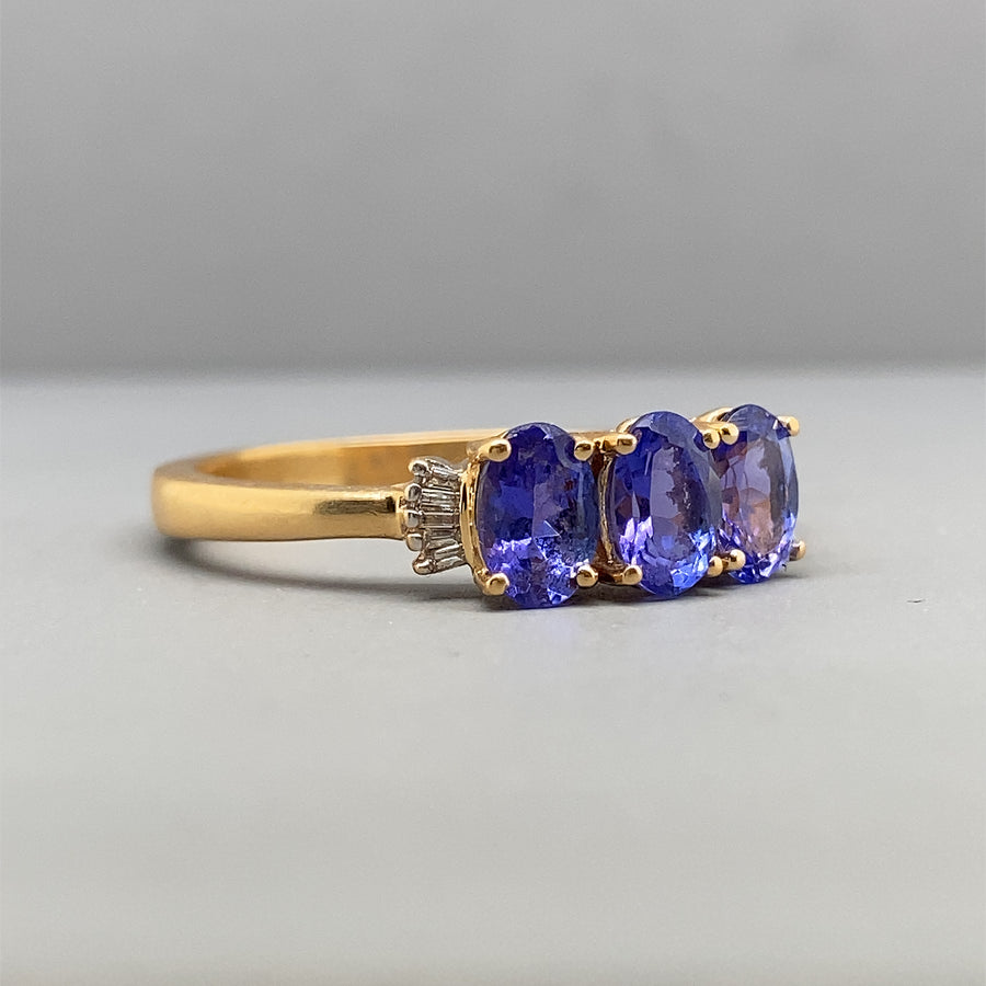 18ct Yellow Gold Amethyst and Diamond Ring (c. 0.20ct) - Size S