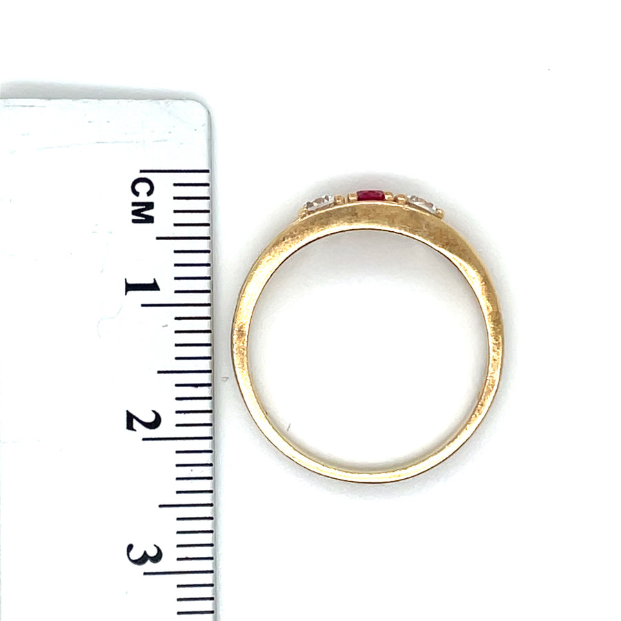 14ct Yellow Gold Pink and White Synthetic Stone Ring - Size O 1/2