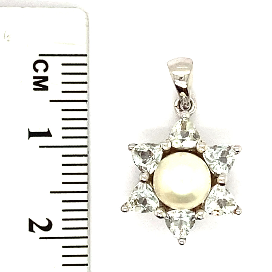 9ct White Gold Cultured Pearl and Synthetic Stone Pendant
