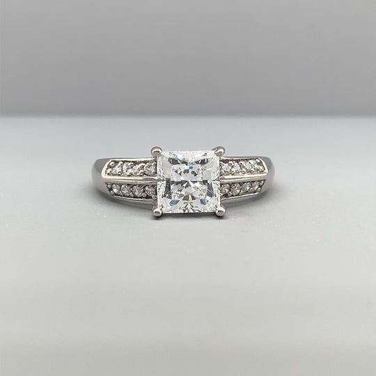 9ct White Gold Cubic Zirconia Shoulders and Single Stone Ring - Size M