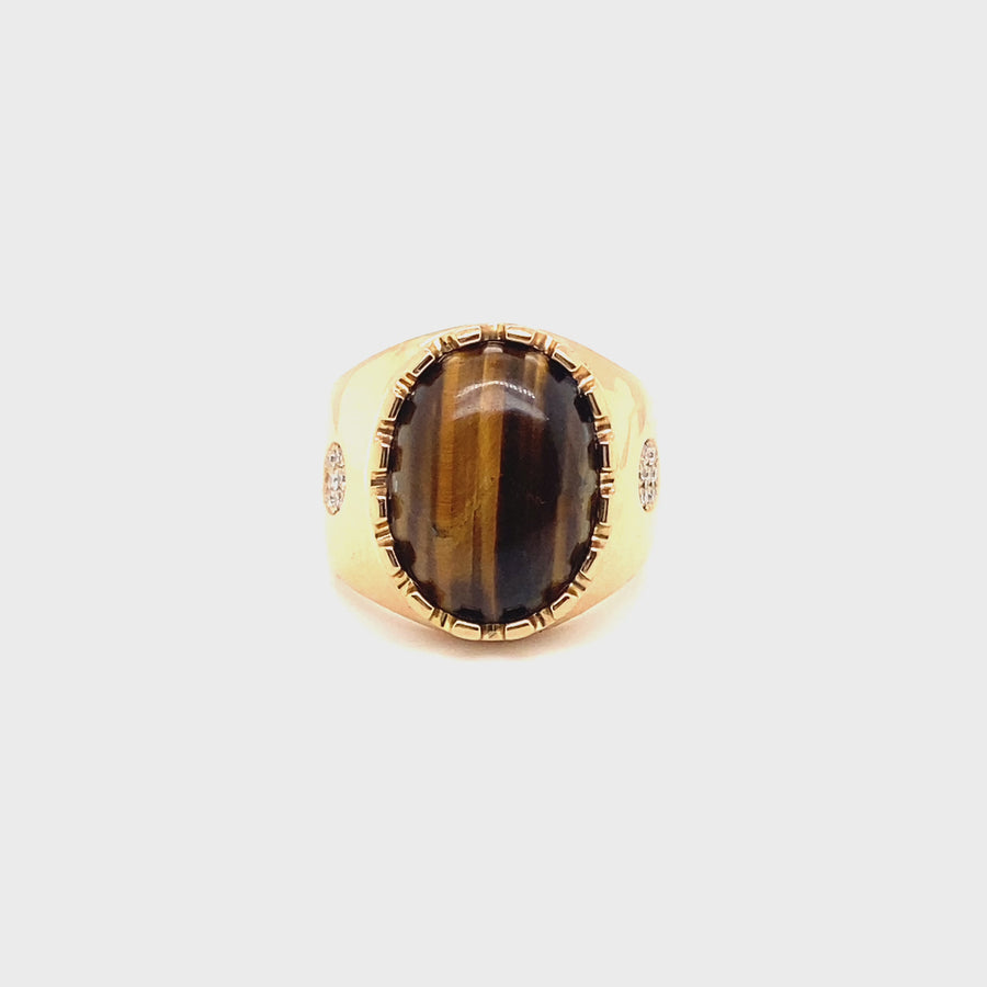 18ct Yellow Gold Tigers Eye Ring and Diamond Shoulders (c. 0.15ct) - Size X 1/2