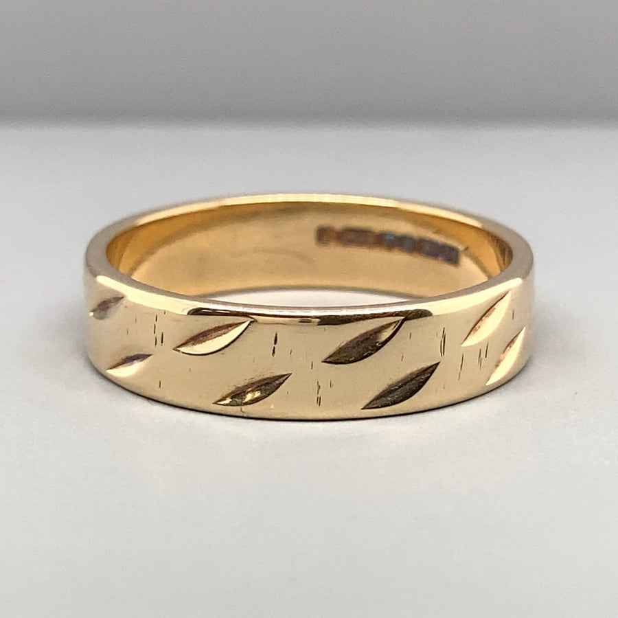 9ct Yellow Gold Patterned Band Ring - Size Q