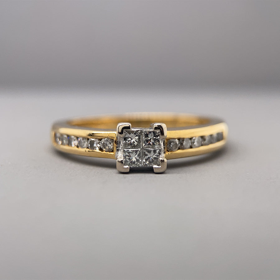 18ct Yellow Gold Diamond Ring with Diamond Shoulders (c. 0.33ct) - Size L 1/2