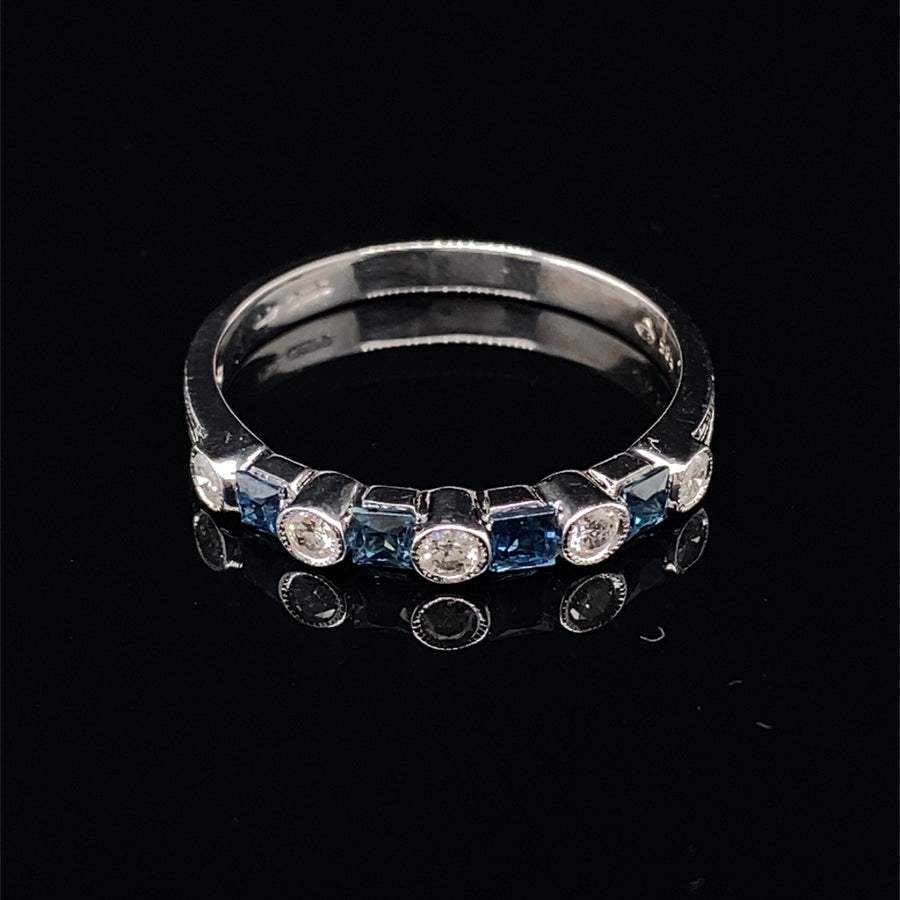14ct White Gold Diamond and Sapphire Ring (c. 0.15-0.20ct) - Size P