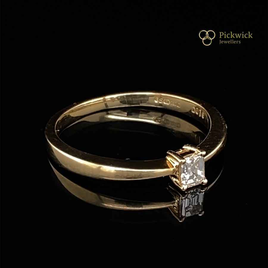 18ct Yellow Gold Diamond Ring (c. 0.15-0.20ct) - Size L 1/2