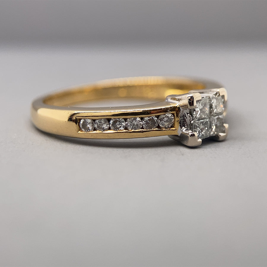 18ct Yellow Gold Diamond Ring with Diamond Shoulders (c. 0.33ct) - Size L 1/2