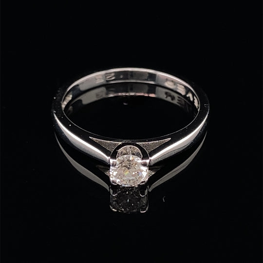 18ct White Gold Single Stone Diamond Ring - Size K