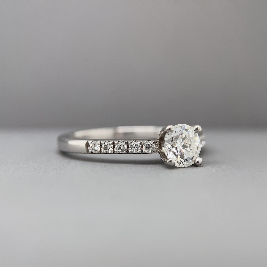 Single stone diamond on sale ring